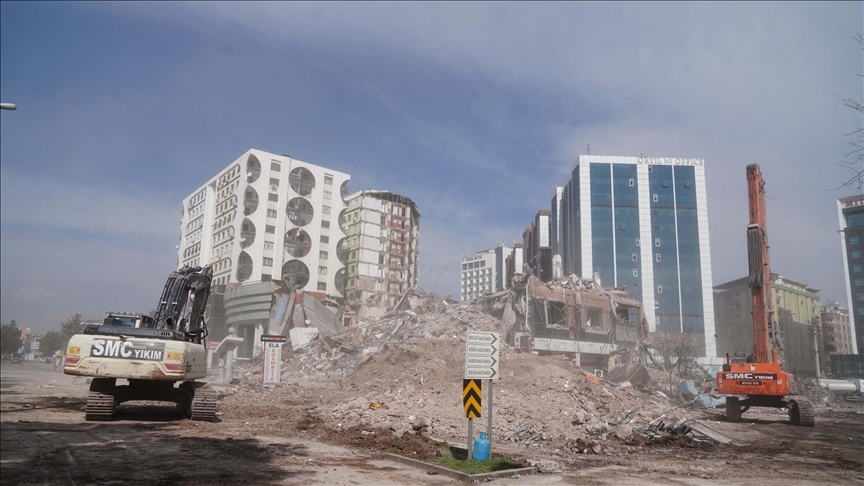 Depremde yıkılan Galeria Sitesi'nin projelere aykırı inşa edildiği kapsamlı bilirkişi raporunda