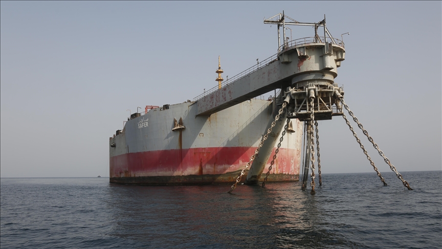 Kızıldeniz'de çevre felaketine neden olma tehlikesi taşıyan Safer tankerindeki petrolün transferi başladı
