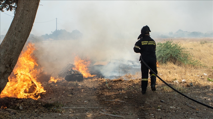 Grčka nastavlja borbu sa šumskim požarima na Rodosu i Krfu