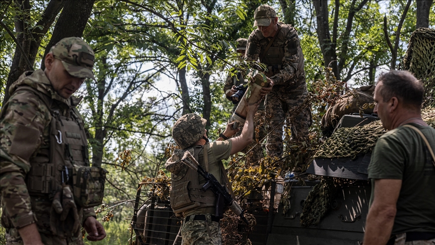 Soldiers do maintenance on tank in Bakhmut, eastern Ukraine
