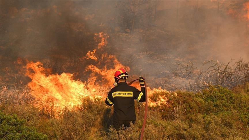 Evropa në luftë me flakët, ekspertët paralajmërojnë se zjarret tani janë kërcënim gjatë gjithë vitit