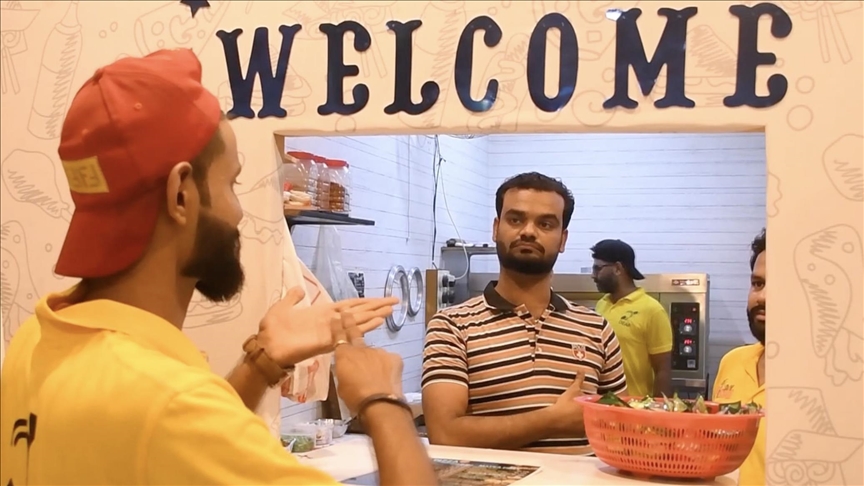 Visitors flock to Karachi fast food joint run by speech and hearing impaired