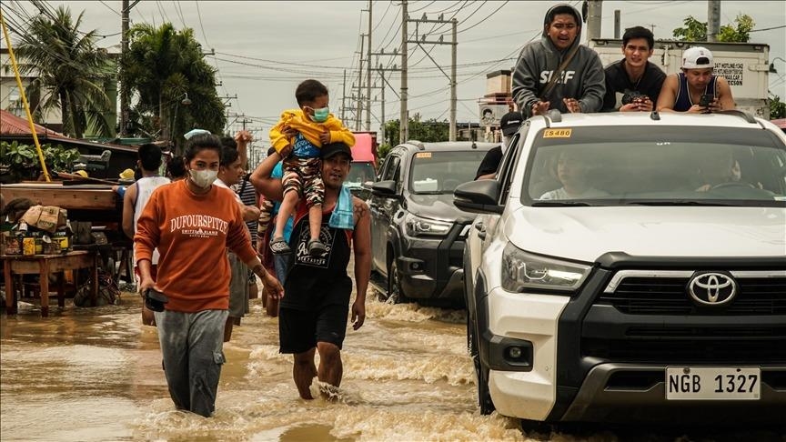 Thousands of people displaced as powerful Typhoon Doksuri hits Philippines