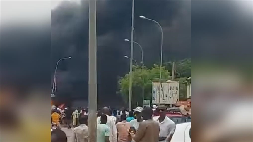 Niger : des manifestants brûlent le siège du parti de Mohamed Bazoum