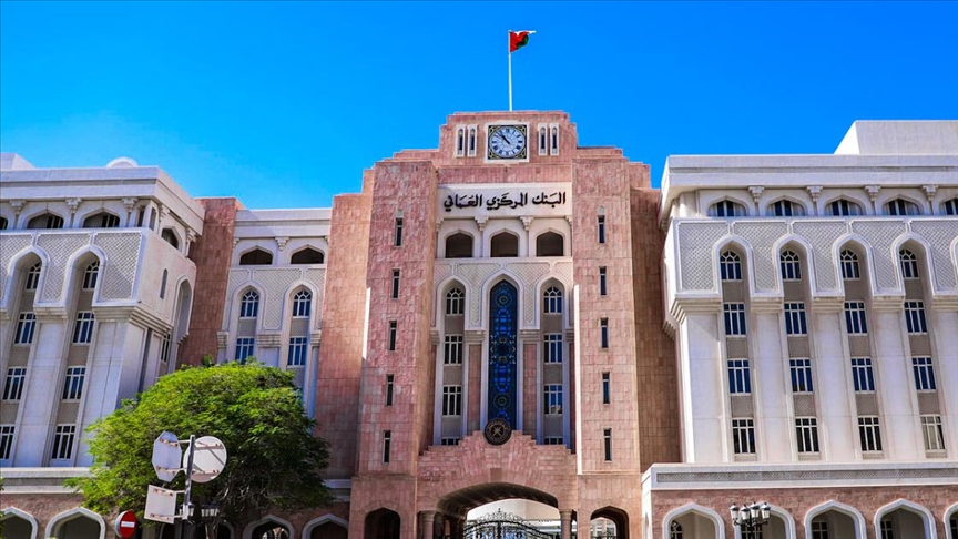 "المركزي العماني" يرفع سعر الفائدة 25 نقطة