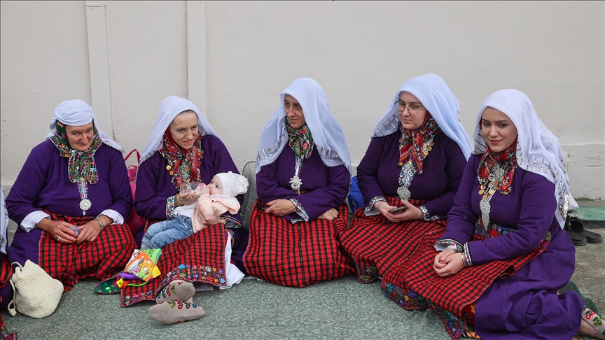 Turkish women in Western Thrace trying to keep Ottoman-era clothes
