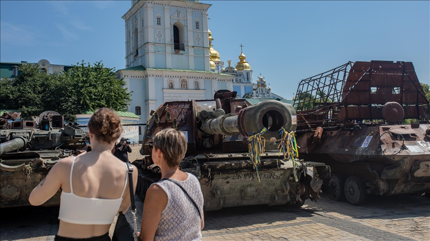 Ongoing war in Ukraine attracts tourists from all over world