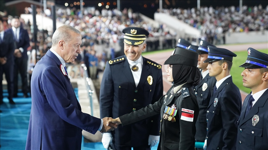 Erdogan titip salam pada Jokowi lewat polwan Indonesia lulusan terbaik akpol Turkiye