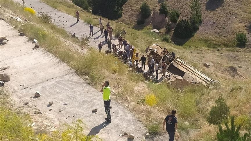 Turkiye: U prevrtanju autobusa u Karsu poginulo sedam osoba, 22 povrijeđene