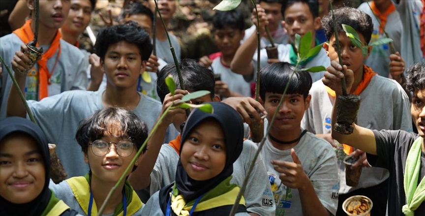 Rayakan Hari Mangrove Sedunia Sispala Se-Jakarta tanam ratusan bibit mangrove