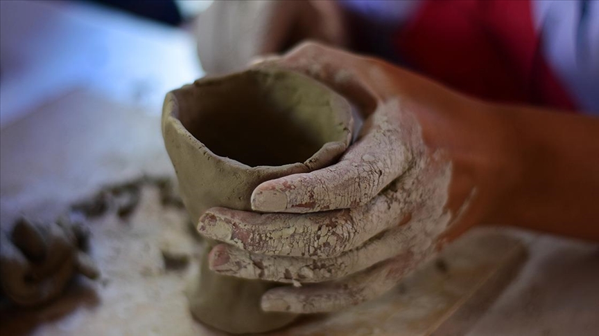 İstanbul'da bir grup genç arkadaşın başlattığı "Mekanda Sanat Var" projesi yaygınlaşıyor