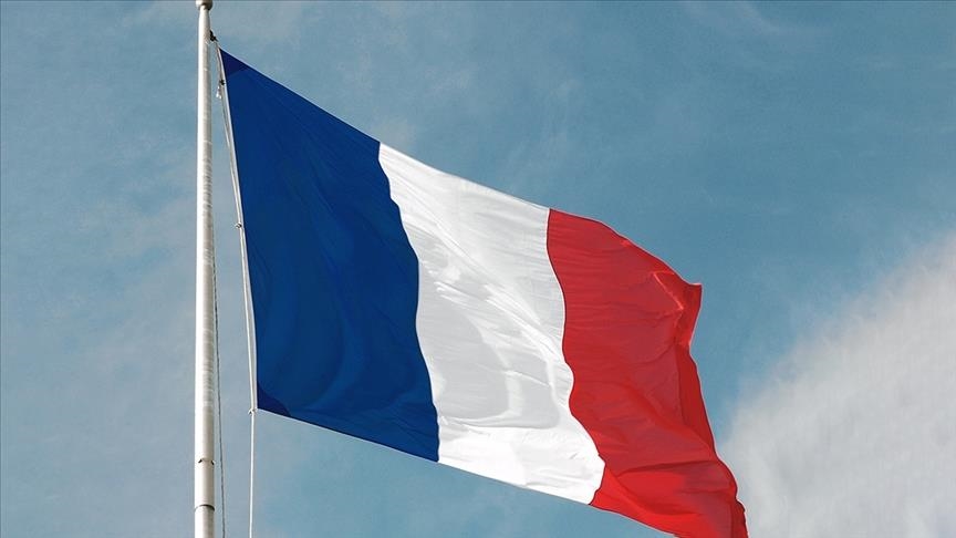 Prva grupa francuskih i stranih državljana evakuisanih iz Nigera stigla u Pariz