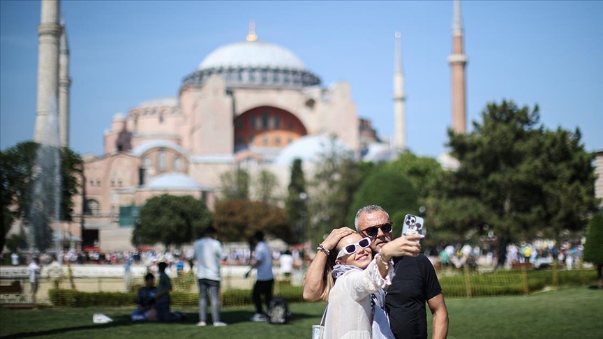 Number of foreign tourists visiting Istanbul up 17% in H1