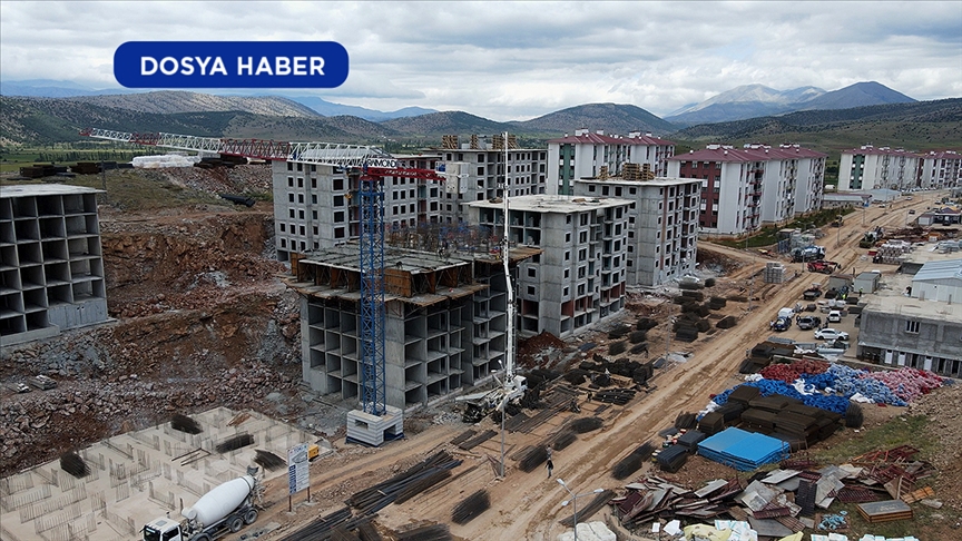 Depremlerden etkilenen illerde 180 bin konut ve köy evinin yapımı sürüyor
