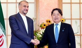 Iranian foreign minister meets with Japanese Premier Kishida in Tokyo