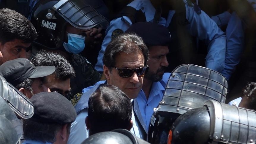 862px x 485px - Former Pakistani prime minister meets with his attorney in jail after court  orders