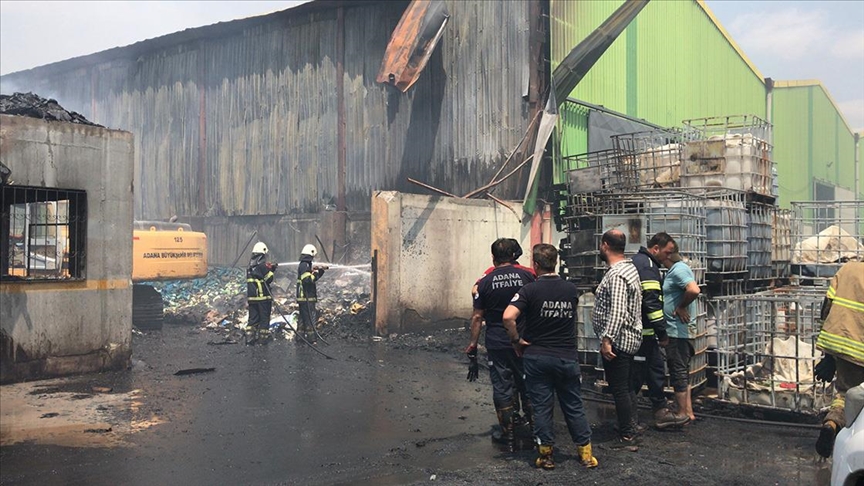 Adana'da geri dönüşümcüler sitesinde çıkan yangın kontrol altına alındı