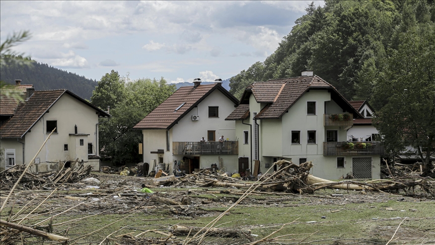 Nakon katastrofalnih poplava u Sloveniji: Građani čiste objekte, sanacija tek slijedi