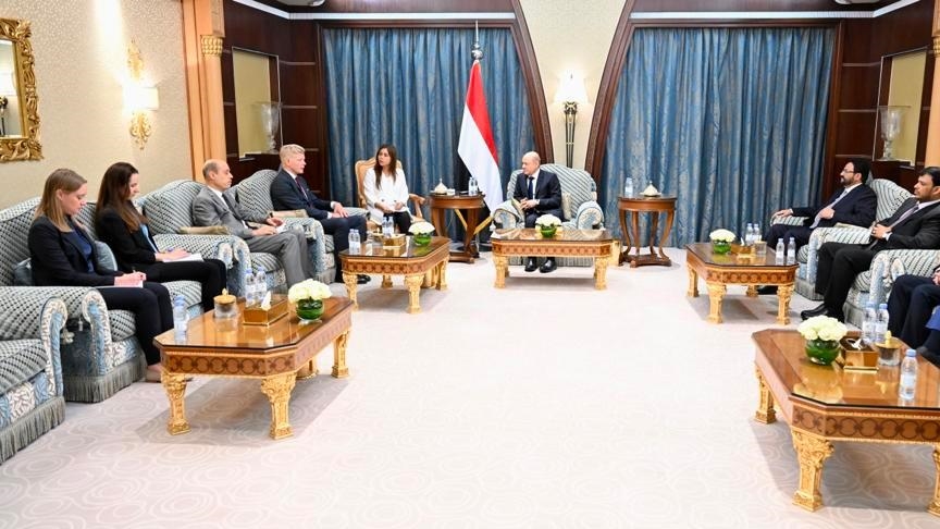 العليمي يدعو لتكامل دولي مع مساعي السعودية لإحياء السلام باليمن