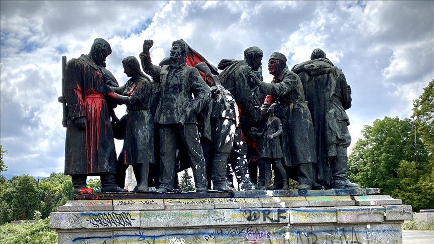 Bulgaria's left-wing politicians oppose decision to remove Red Army monument