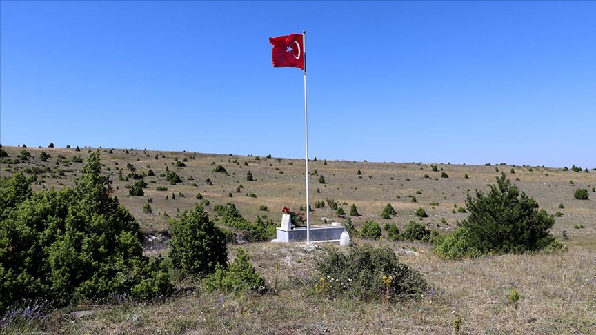 Kurtuluş Savaşı'nda 102 yıl önce Kütahyalı köylünün defnettiği şehidin mezarı yaptırıldı