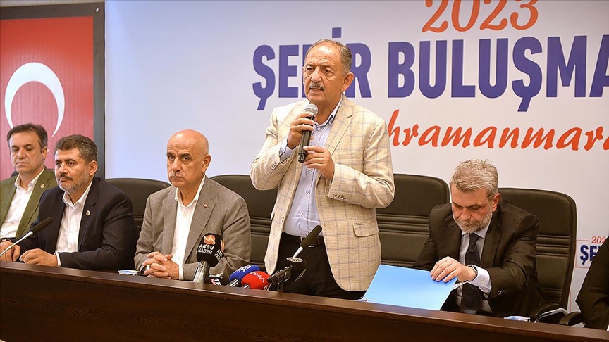 Bakan Özhaseki: (Deprem konutları) Bu evler bitip sizler içerisine huzurla oturuncaya kadar buradayız