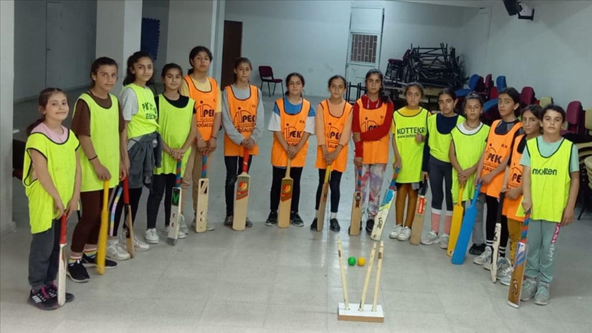 Krikette madalya kazanan Vanlı öğrenciler, milli takımı hedefliyor 
