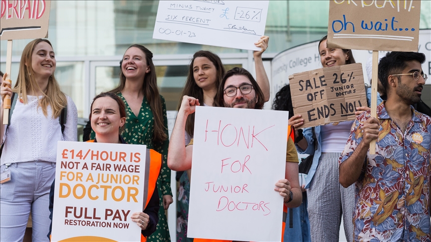 Junior doctors in England begin 5th round of strikes with 96-hour walkout over pay
