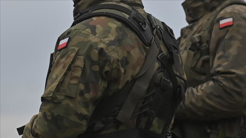 Poland to send 10,000 troops to border with Belarus