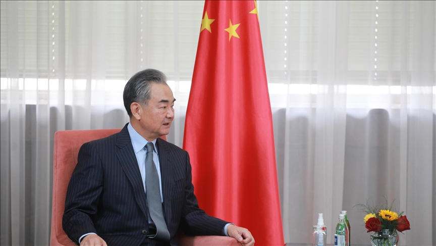 China's foreign minister meets Malaysian, Singaporean premiers