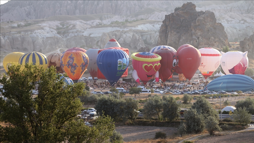 Figurični baloni ukrasili nebo iznad Kapadokije