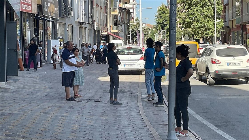 Malatya'da bir dakika arayla 4,8 ve 4,5 büyüklüğünde iki deprem meydana geldi