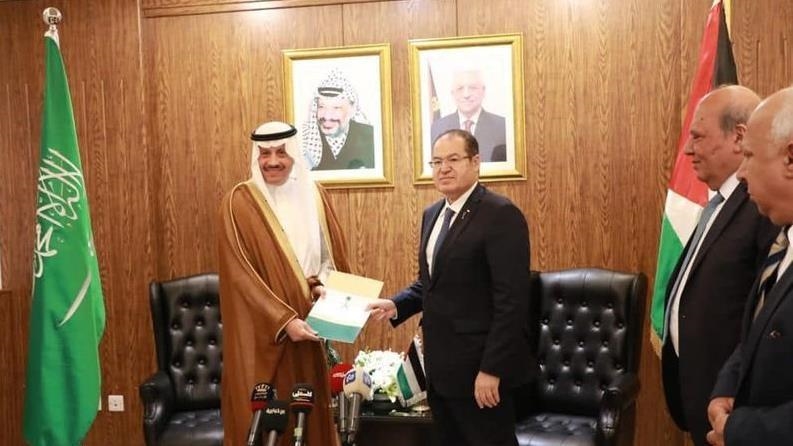 Le premier ambassadeur nommé par l'Arabie saoudite en Palestine remet sa lettre de créance