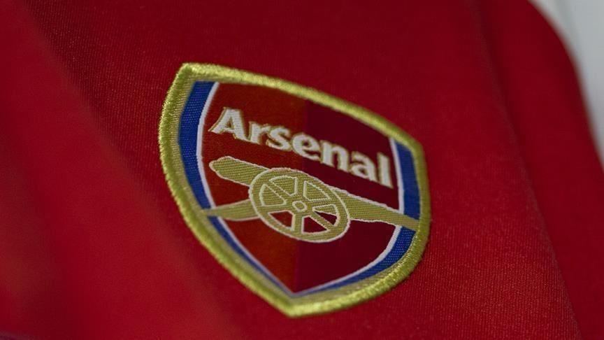 Arsenal begin English Premier League campaign with win