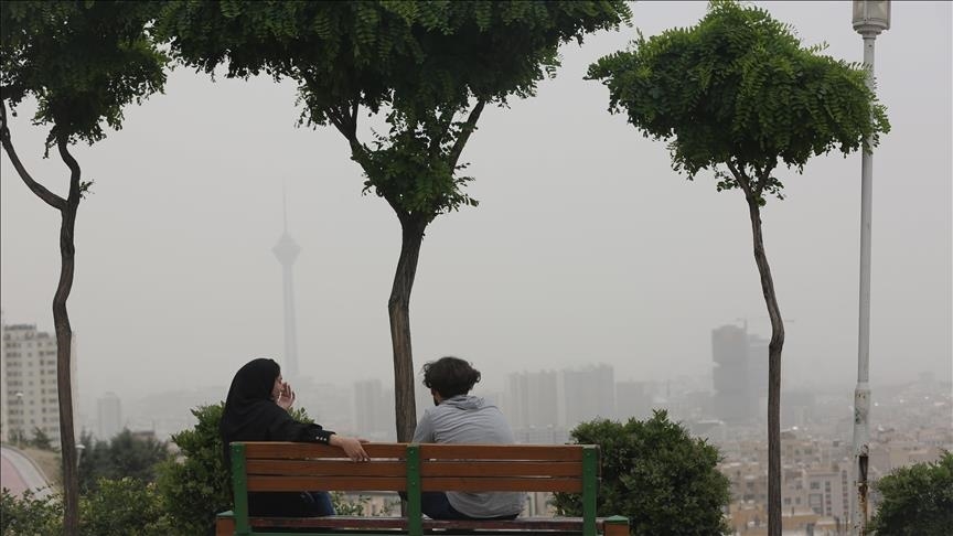 Dust storm disrupts life in southeastern Iran, sending over 700 people to hospitals