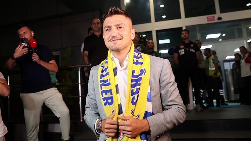 Turkish winger Cengiz Under joins Fenerbahce from Olympique Marseille