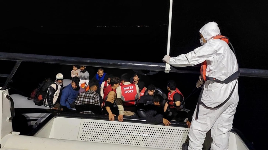 Türkiye rescues 27 irregular migrants pushed back by Greece