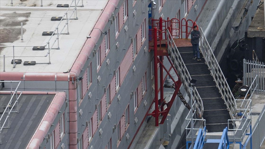 İngiltere Başbakanı, sığınmacıların gemilere taşınması planında kararlı olduklarını söyledi