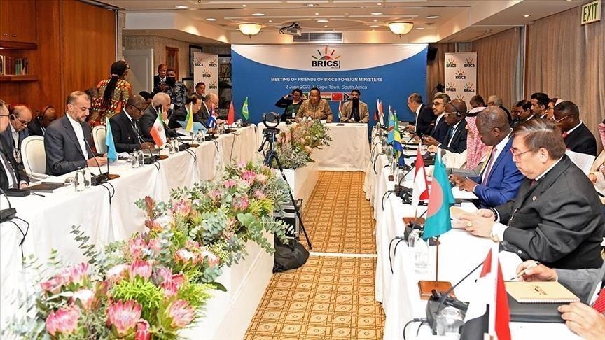 4 منها الأقرب.. 8 دول عربية تطلب الانضمام إلى "بريكس" (إطار)