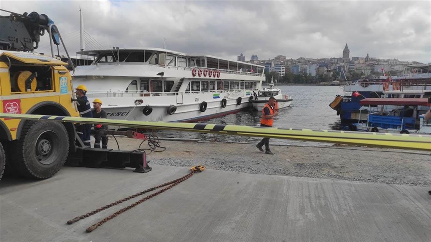 Eminönü'nde İETT otobüsü denize düştü