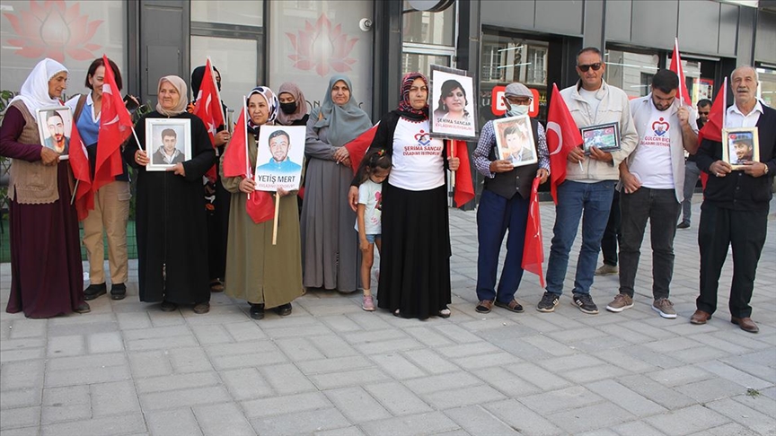 Vanlı aileler HDP İl Başkanlığı önündeki eylemlerini sürdürdü