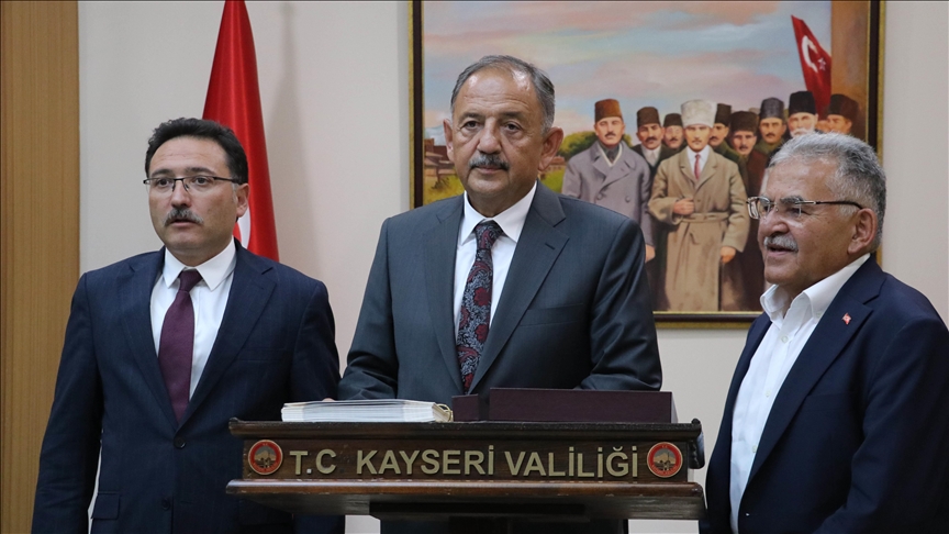 Çevre, Şehircilik ve İklim Değişikliği Bakanı Özhaseki: Birinci işimiz bir an önce deprem bölgesindeki konutları yapmak