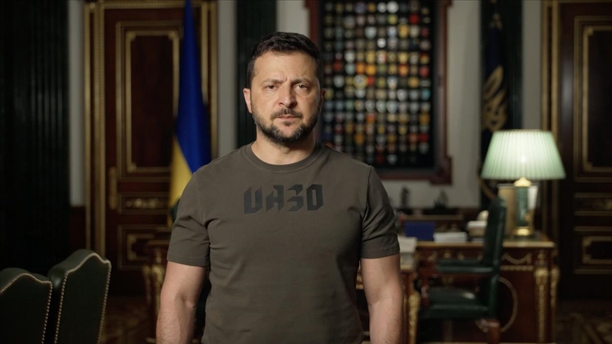Зеленский подписал закон о продлении военного положения и мобилизации в Украине
