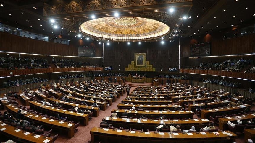 Pakistan's new caretaker Cabinet takes oath