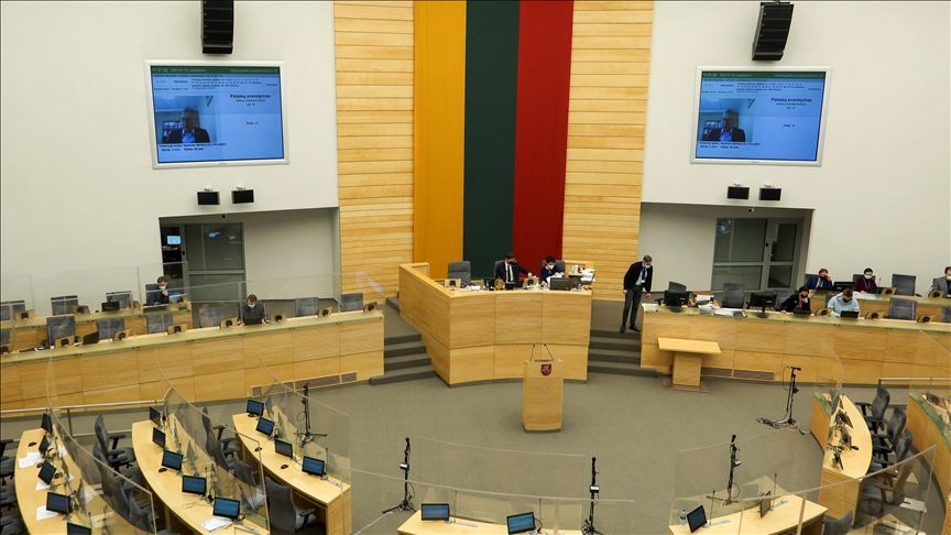 Возле парламента Литвы нашли коробку с надписью "бомба"