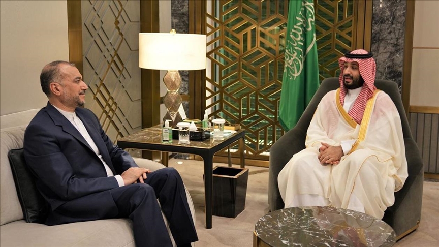 Saudi crown prince receives Iranian foreign minister in Jeddah
