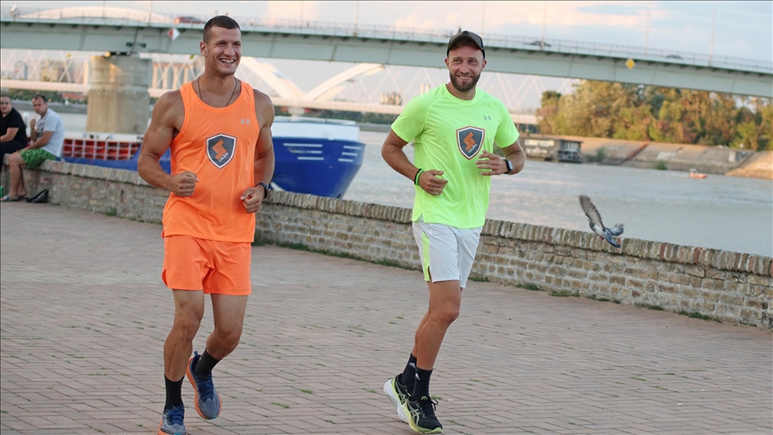 Zoran i Marko istrčali maraton za Lenkin život od Novog Sada do Ostroga