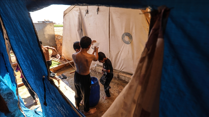 Los desplazados internos en el noreste de Siria luchan por sobrevivir en temperaturas abrasadoras de hasta 50°C
