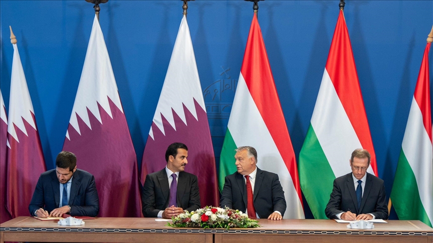 أمير قطر ورئيس وزراء المجر يشهدان توقيع اتفاقية ومذكرات تفاهم
