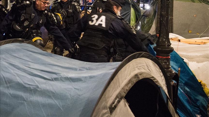 Migrant camp evacuated in Paris